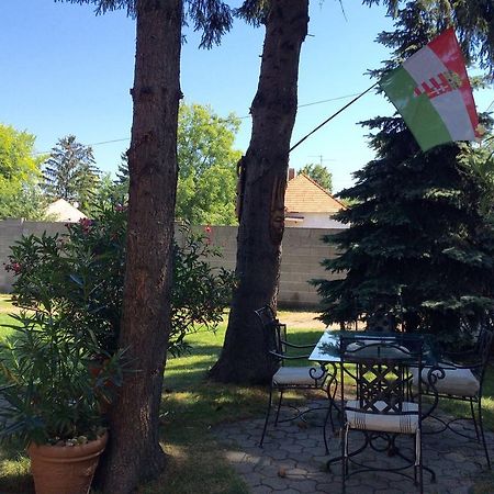 Kocsis Apartman Es Camping Mosonmagyaróvár Exterior foto