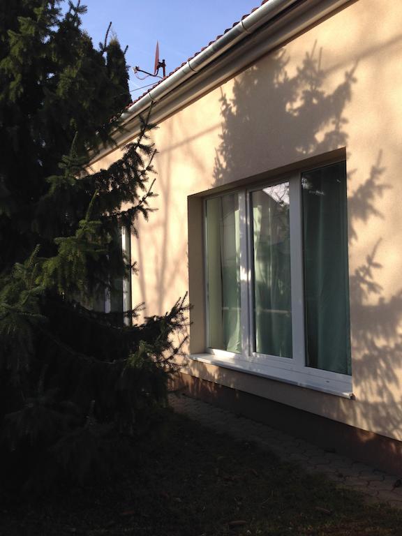 Kocsis Apartman Es Camping Mosonmagyaróvár Exterior foto