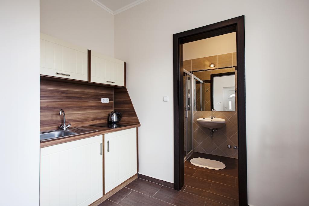 Kocsis Apartman Es Camping Mosonmagyaróvár Exterior foto