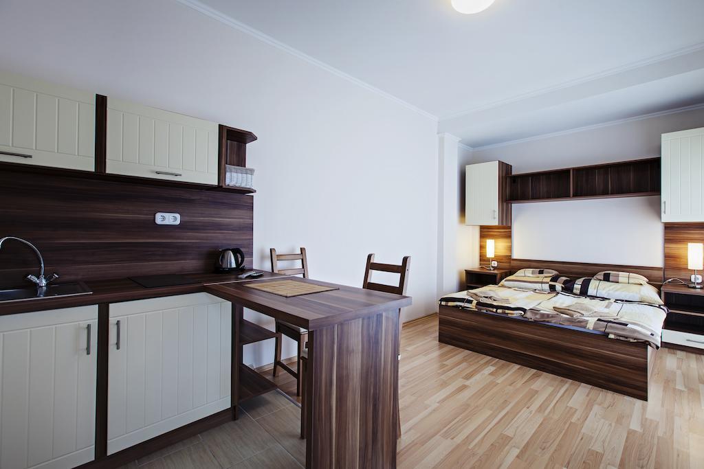 Kocsis Apartman Es Camping Mosonmagyaróvár Exterior foto